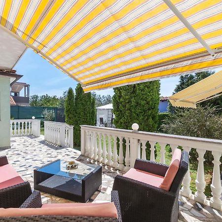 2 Bedroom Beautiful Apartment In Valtura Екстер'єр фото