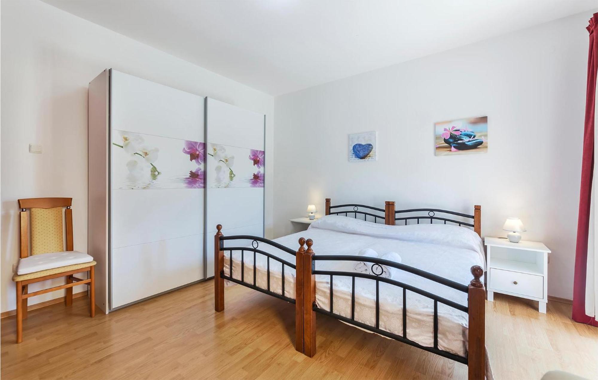 2 Bedroom Beautiful Apartment In Valtura Екстер'єр фото