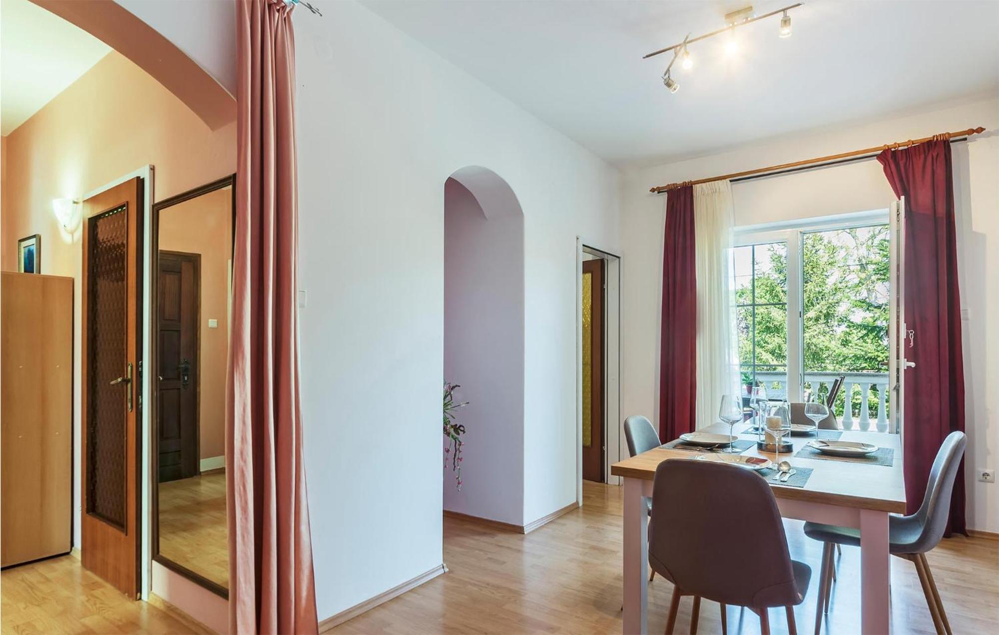 2 Bedroom Beautiful Apartment In Valtura Екстер'єр фото