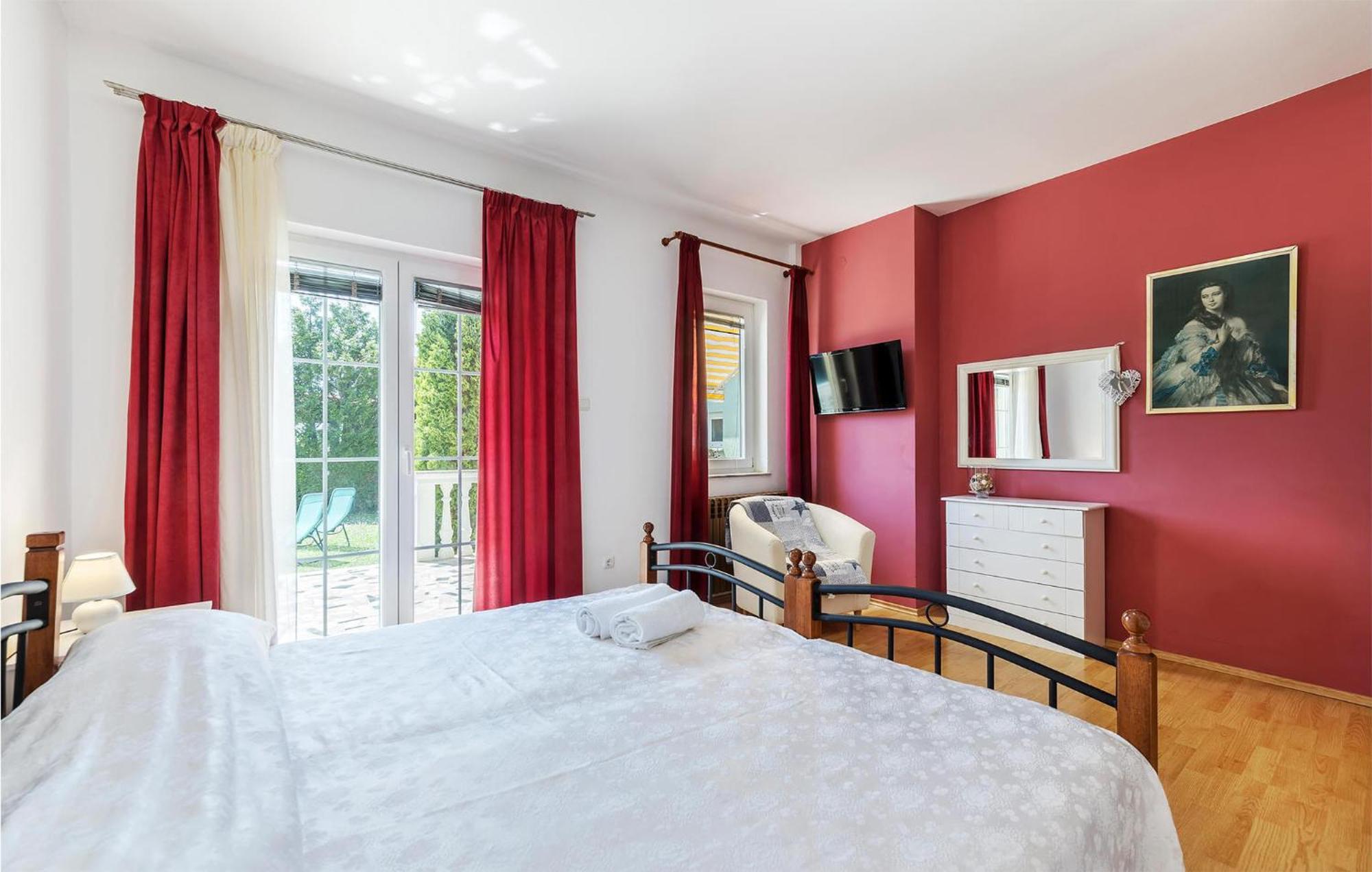 2 Bedroom Beautiful Apartment In Valtura Екстер'єр фото