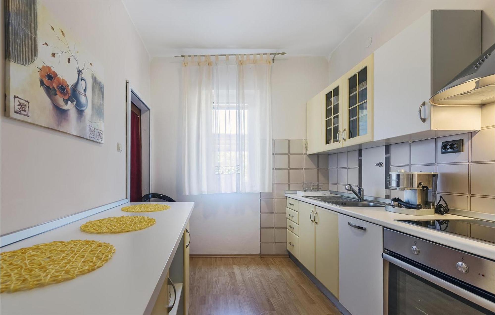 2 Bedroom Beautiful Apartment In Valtura Екстер'єр фото