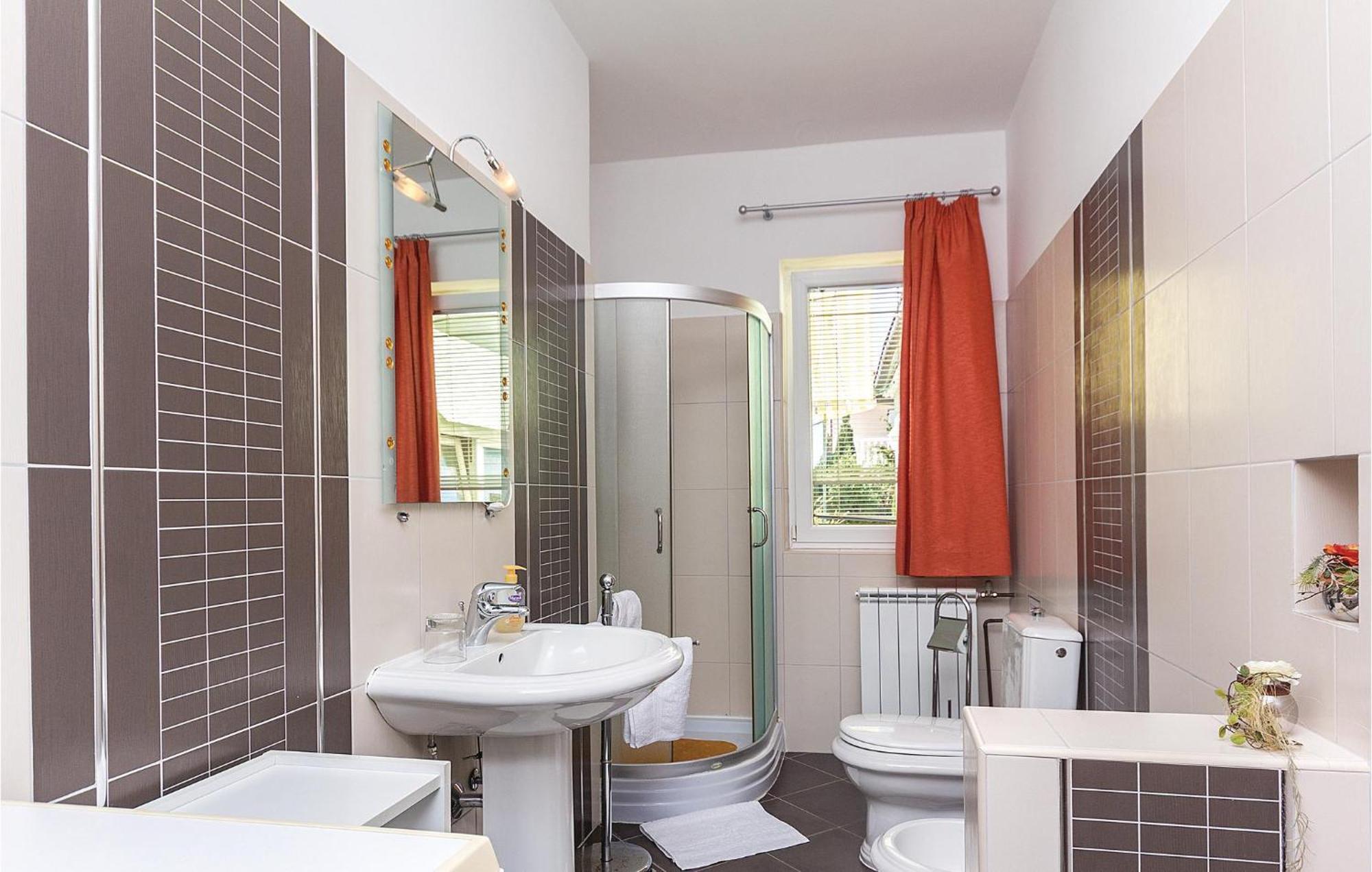2 Bedroom Beautiful Apartment In Valtura Екстер'єр фото