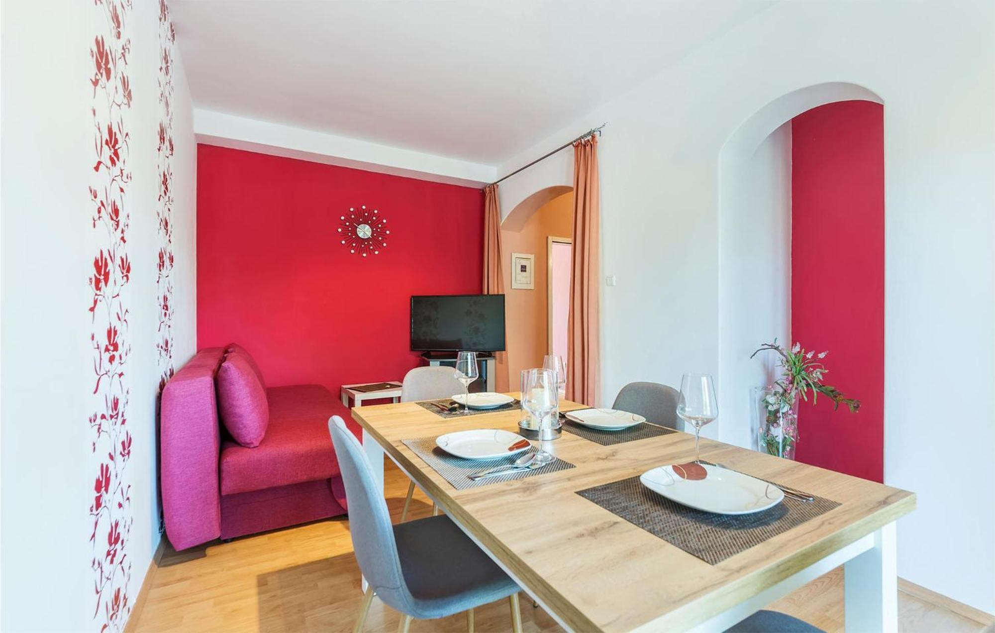2 Bedroom Beautiful Apartment In Valtura Екстер'єр фото
