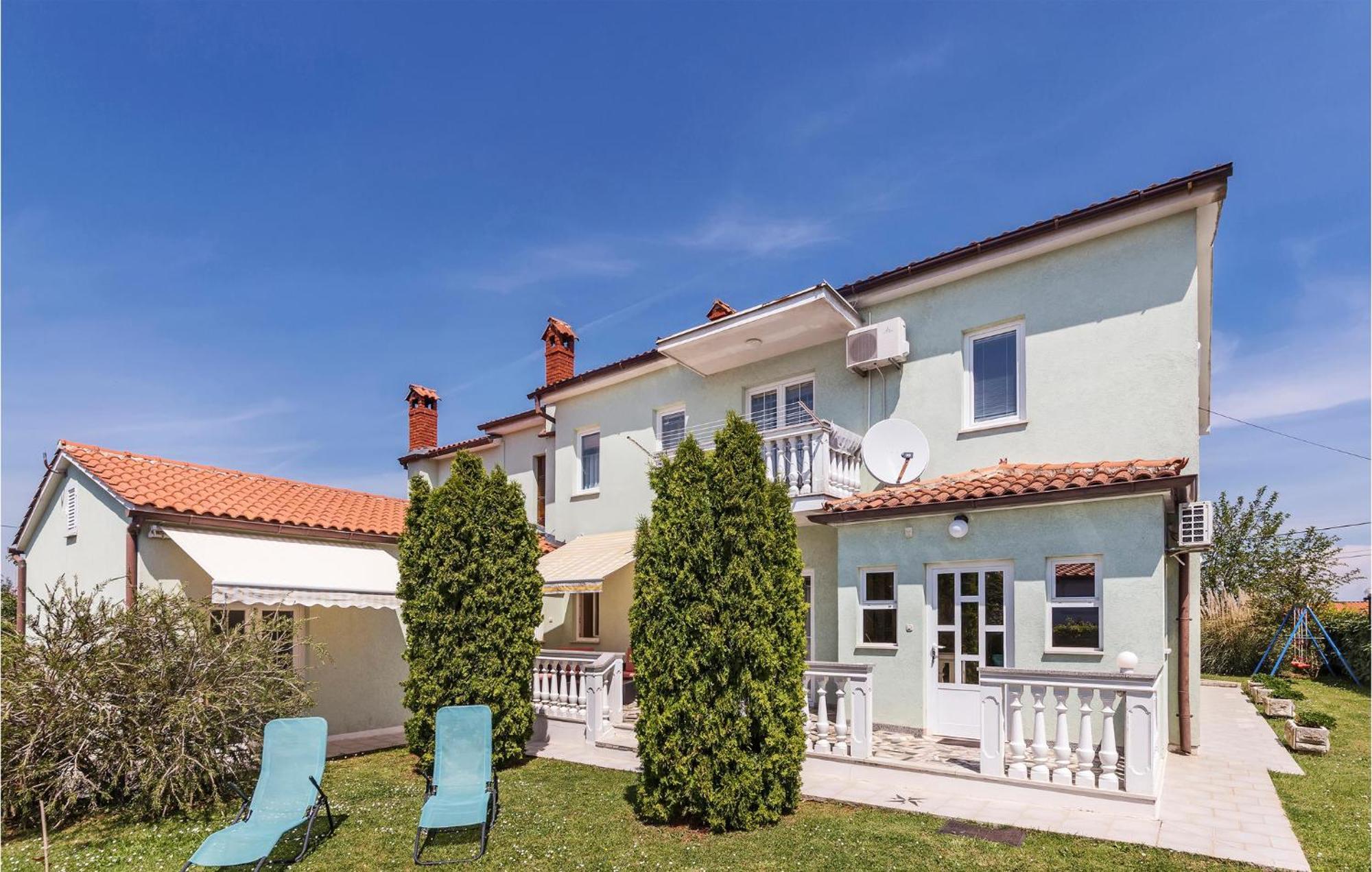 2 Bedroom Beautiful Apartment In Valtura Екстер'єр фото